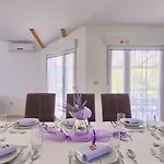House Valnessa * Μεντουλίν
